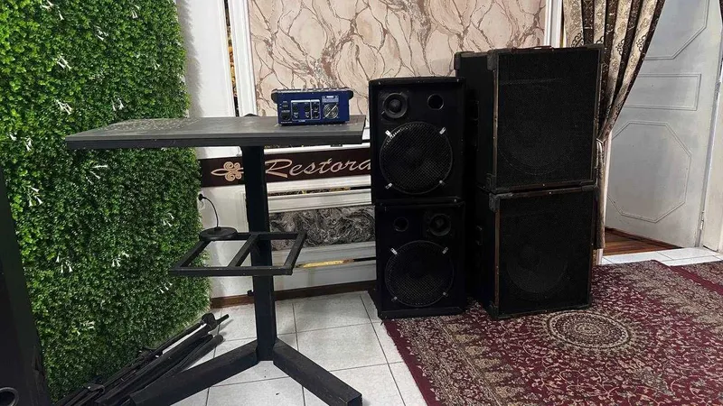 DJ комплект: усилитель, колонки, пульт, стойки, микрофон 1 DJ комплект: усилитель, колонки, пульт, стойки, микрофон 1