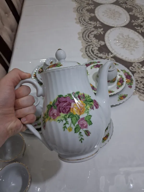 Сервиз с узорами и цветочным рисунком 3 Сервиз с узорами и цветочным рисунком 3
