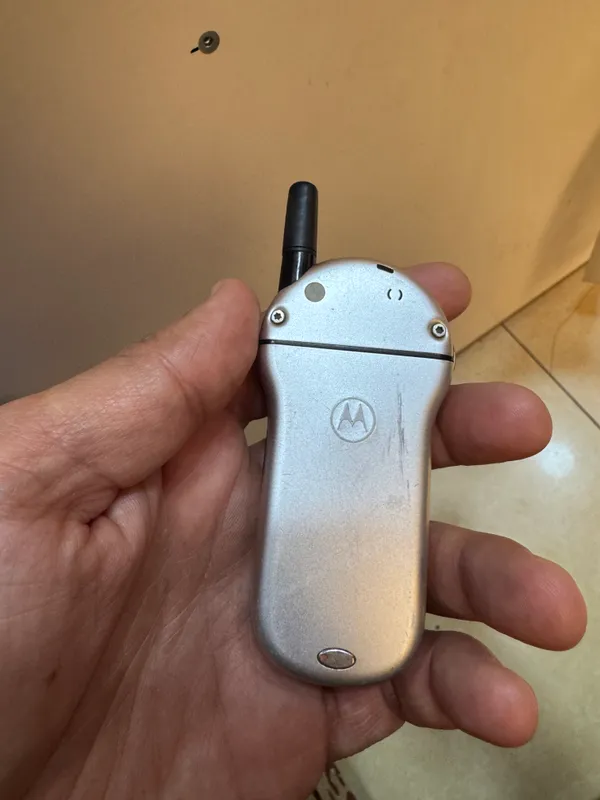 Продаётся Motorola V70 midnight 7 Продаётся Motorola V70 midnight 7