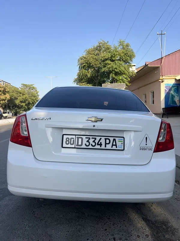 Lacetti 2019 rangi oq holati juda yaxshi kraskasi yoq toza mashina…….. 4 Lacetti 2019 rangi oq holati juda yaxshi kraskasi yoq toza mashina…….. 4