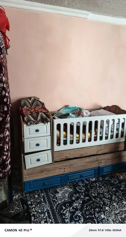 Срочно детский кровать сотилади