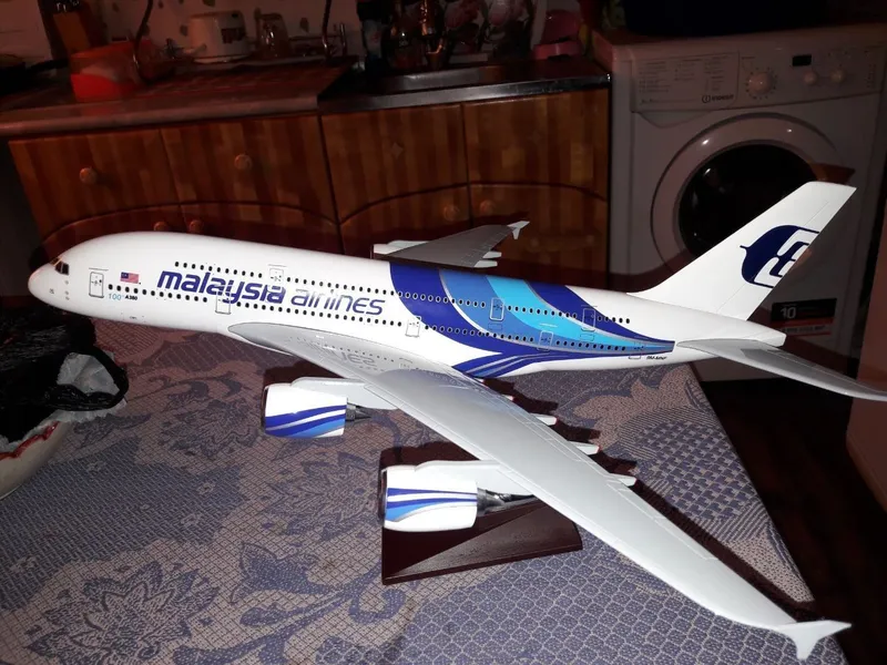 Airbus A380-800 Airbus A320-214 1