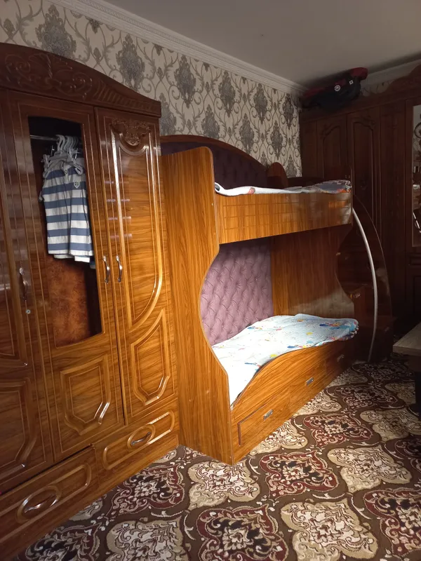 Продаётся двухъярусная кровать со спальным шкафом 1 Продаётся двухъярусная кровать со спальным шкафом 1