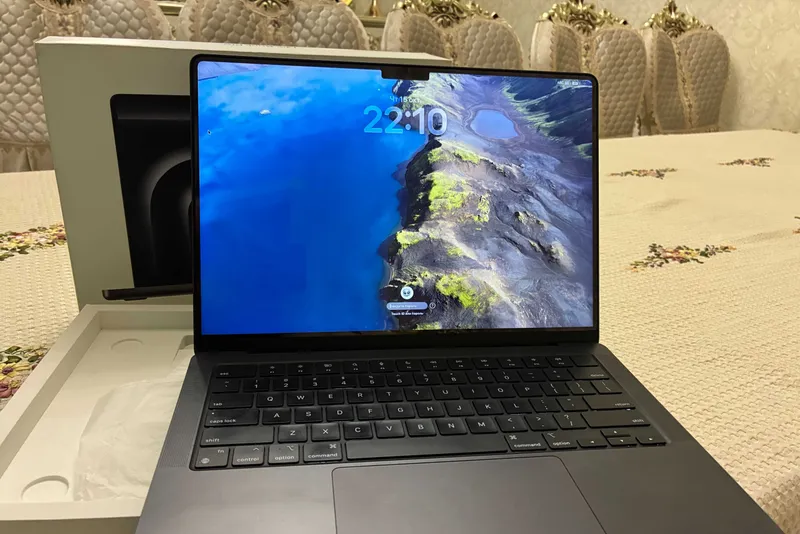 MacBook Pro 14 дюймов, M3 Pro, 18/512 1 MacBook Pro 14 дюймов, M3 Pro, 18/512 1