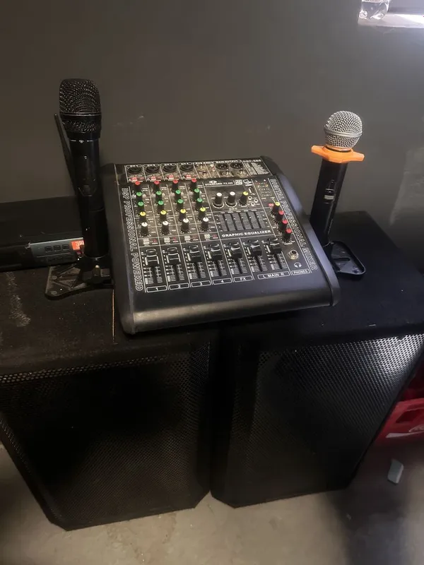 Karaoke kamplekt 2ta kalonka 2ta mikrafon usulitr Karaoke kamplekt 2ta kalonka 2ta mikrafon usulitr