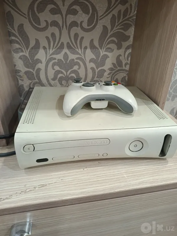 Игровая приставка Xbox 2 Игровая приставка Xbox 2