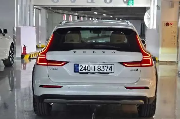 Volvo V60 B5 Ultra AWD — фото 3