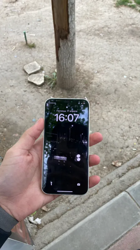 Iphone 12 rang oq 64 tali yomkist 72 karobka bor