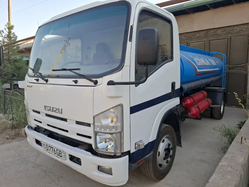 Isuzu Suv tashuvchi sotiladi 1 Isuzu Suv tashuvchi sotiladi 1