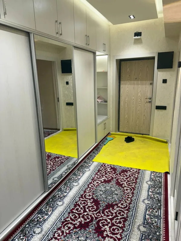 Eshonguzar bekbaraka dom 6 etaj uch hona makler bor