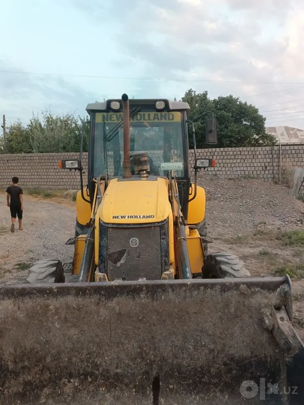 Экскаватор-погрузчик New Holland B90B 4 Экскаватор-погрузчик New Holland B90B 4
