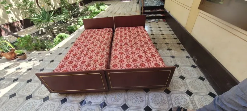 Divan ishlagan kam chligi yoq yahshi holatta ishlatsa boladi yana bema 2 Divan ishlagan kam chligi yoq yahshi holatta ishlatsa boladi yana bema 2