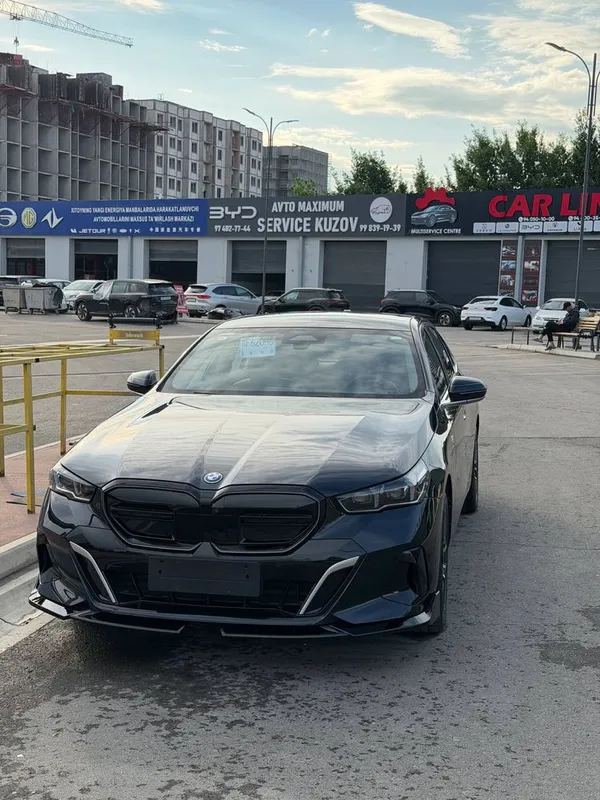 BMW i5 40L 2025 v nalichii
