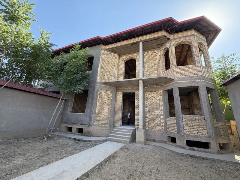 Продается участок с домом в элитной махалле SH83