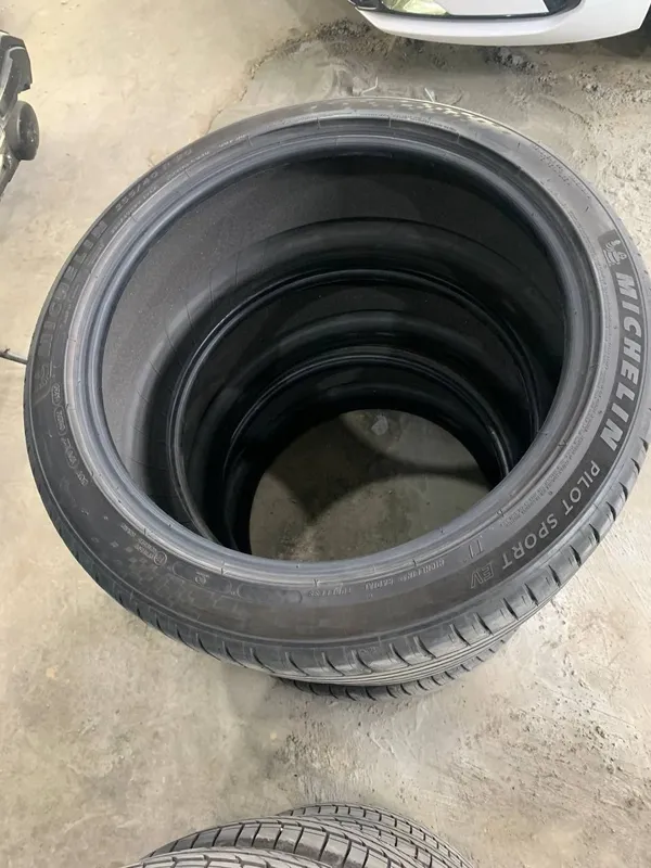 Michelin pilot sport EV 255/40R20 1ta bor