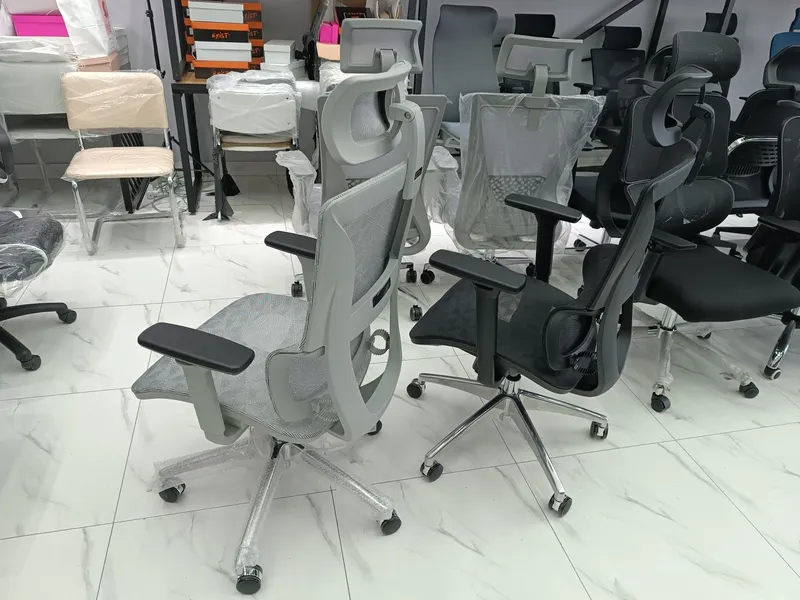 Кресло руководительское , Офисное кресло PENO grey PENO black — фото 1