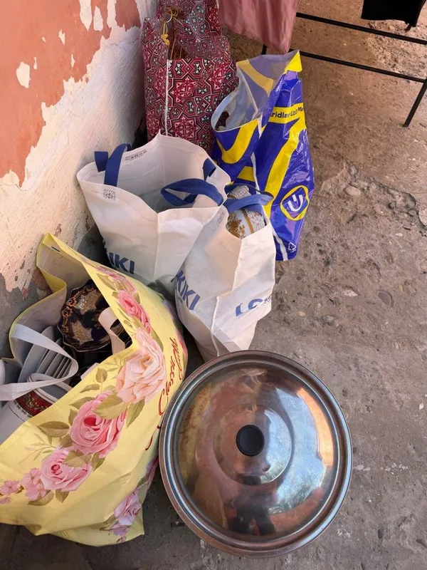 Срочно продаётся посуда, ковер, ваза, вешелка для вещей и телевизор. 5 Срочно продаётся посуда, ковер, ваза, вешелка для вещей и телевизор. 5