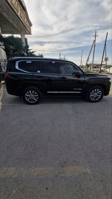 Toyota Land Cruiser 300 VXGR 2022 yil японка матор 35 турбина фул паз — фото 8