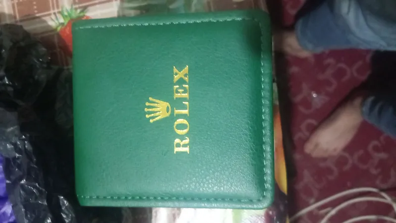 Rolex soat sotiladi