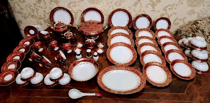 Чайно-столовый сервиз "Красный мрамор". Чехия. Дёшево ! — фото 1