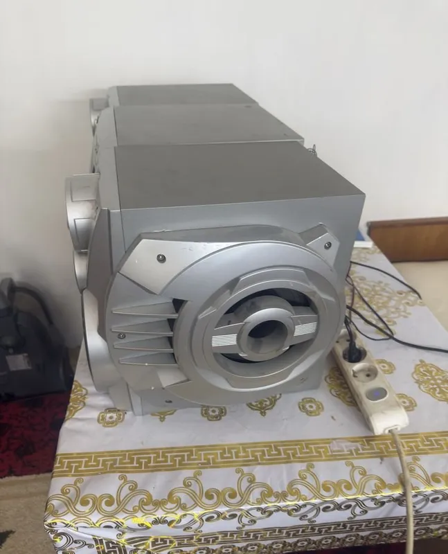 Samsung 3000w muzikalniy sentr sotiladi blutusi bo 3
