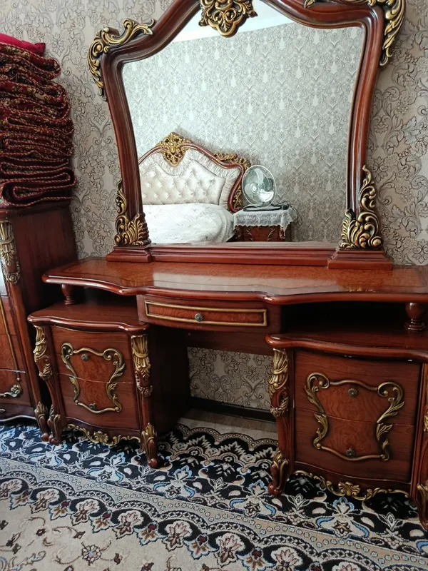 Спальные гарнитуры продам 2
