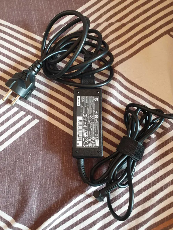 Продам оригинальное зарядное устройство Hp HSTNN-CA40 для ноутбука