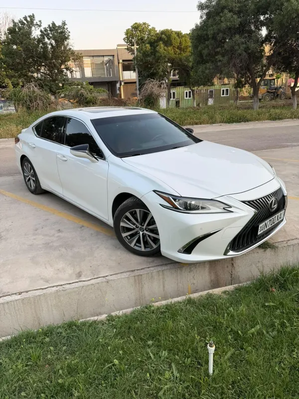 Автомобиль Lexus ES350 — фото 2