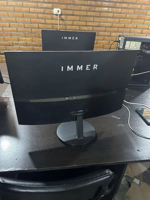 Monitor sotiladi 8 dona 1