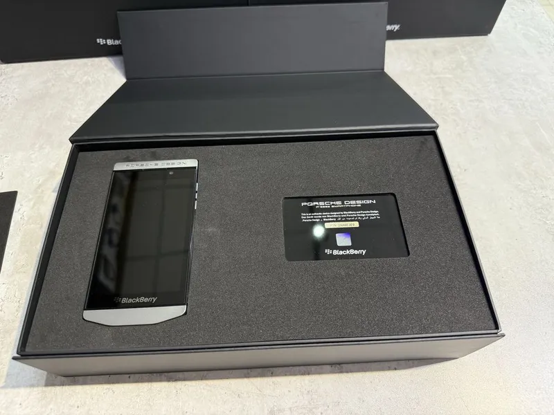 Black Berry P9982 new 5 Black Berry P9982 new 5
