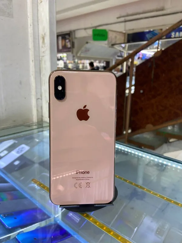 Sotiladi: iPhone XS 64GB