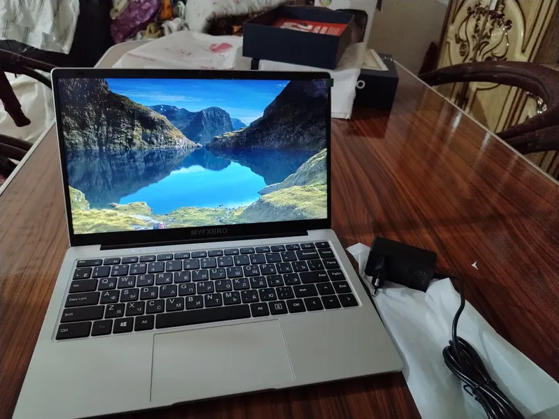 yangi ishlatilmagan laptop