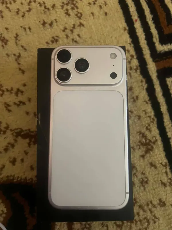 Ayfon 17 pro max 1