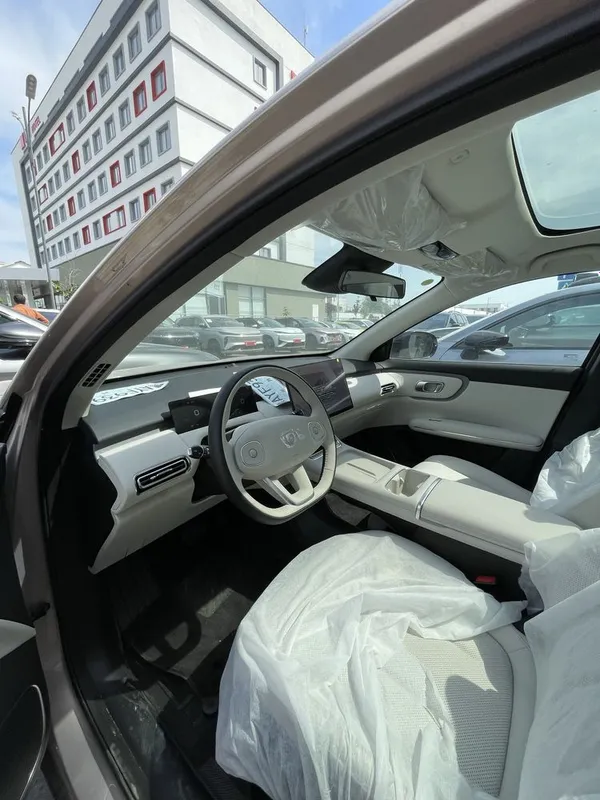 Changan nevo q05 elektr — фото 2
