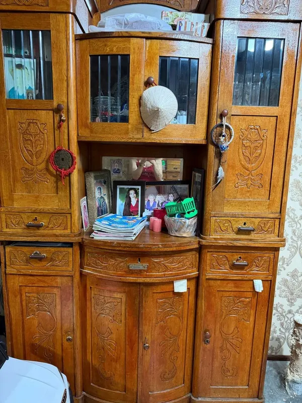 Продаётся стариный дубовый буфет 1 Продаётся стариный дубовый буфет 1