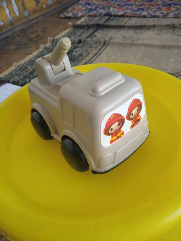 игрушечная пожарная машина