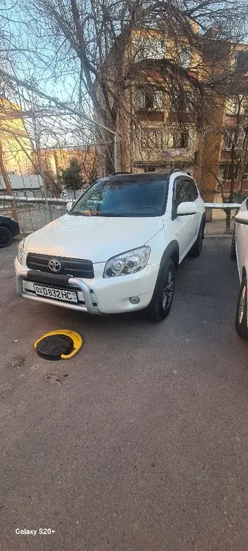 Продаётся автомобиль Тойота РАВ 4