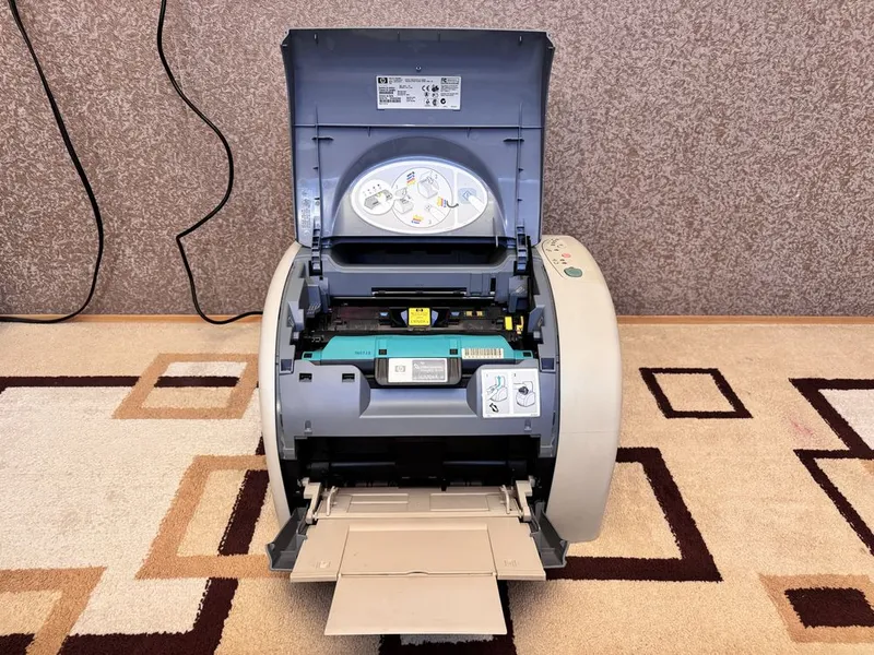 Продаётся лазерный Принтер HP Color LaserJet 1500L 3