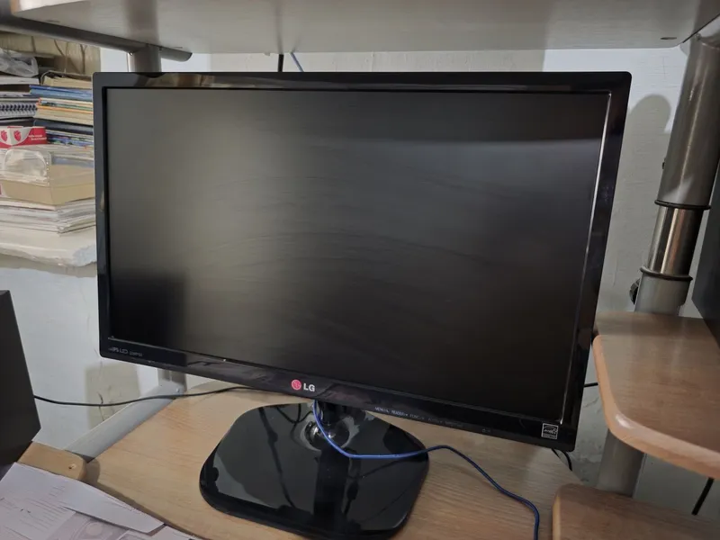 Монитор LG-22MP55 2