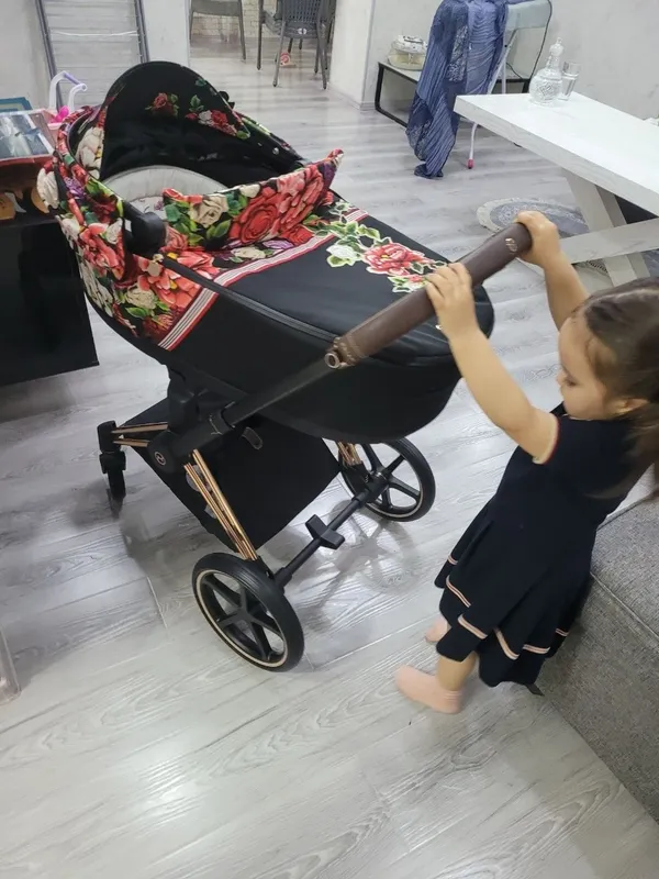 Новая премиум коляска 3 в 1 Cybex Priam 4 (Spring Blossom Dark) Rose G 3 Новая премиум коляска 3 в 1 Cybex Priam 4 (Spring Blossom Dark) Rose G 3