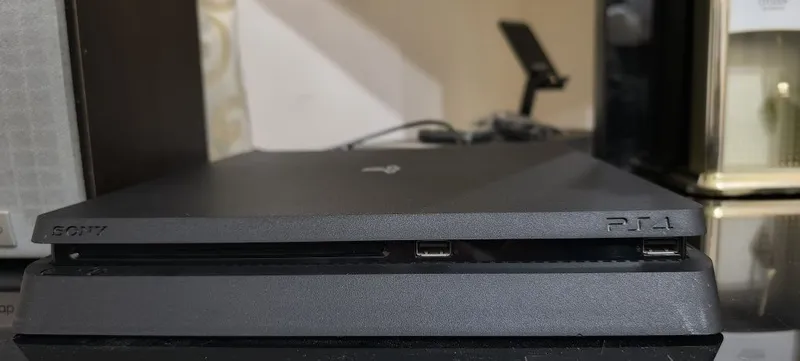 Срочно продаётся PlayStation 4 slim 500gb в отличном состоянии! — фото 2