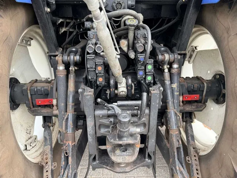Трактор колесный New Holland TS90 4WD 5 Трактор колесный New Holland TS90 4WD 5