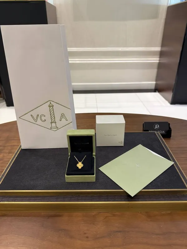 NEW Подсвеска Van Cleef & Arpels Vintage Alhambra 4 NEW Подсвеска Van Cleef & Arpels Vintage Alhambra 4