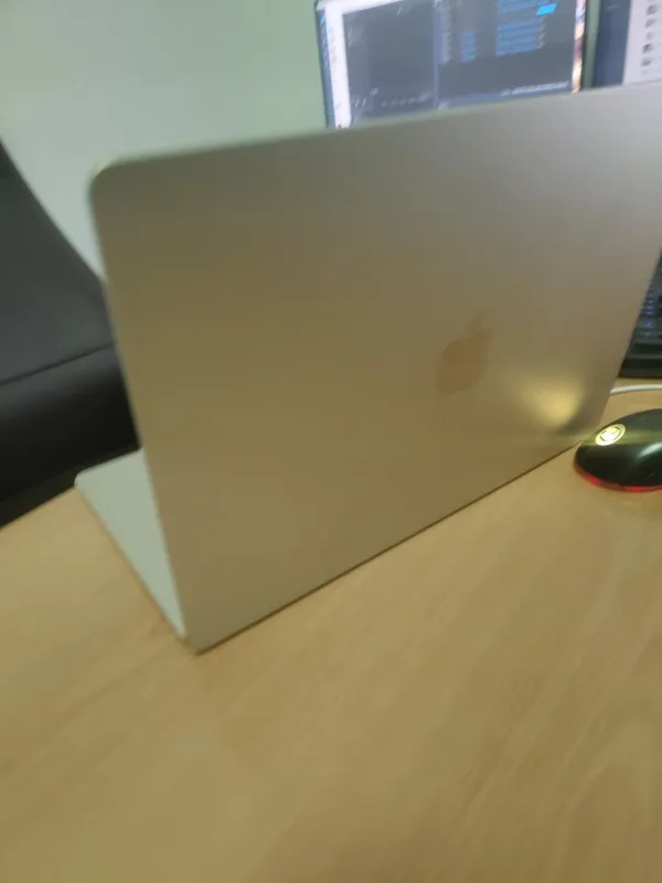 Продам Makbook M2 air 15 16/512 silver gold — фото 3
