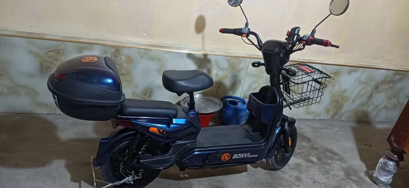 Bonvi skuteri sotiladi holati ideal yangi