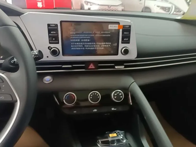 Hyundai Elantra 1.5L CVT GLX Elite Edition — фото 8