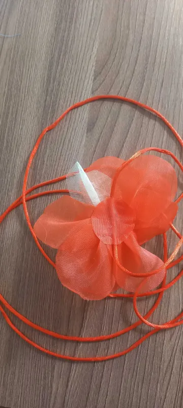Bo‘yinga qizil choker 2 Bo‘yinga qizil choker 2