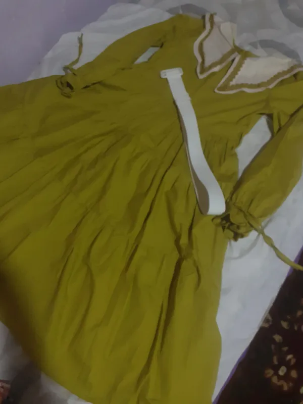 Платье приятного фисташкового цвета 1