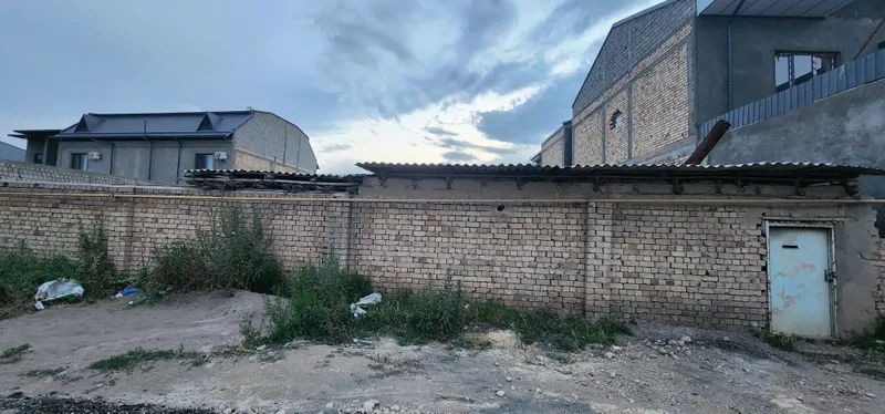 Хасанбой Пост Гаи 1км катта йолдан 3.5сотих фасад 15м+ камуникациа 5