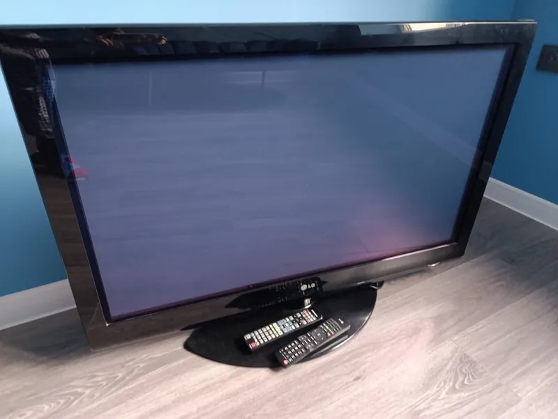 Плазменный телевизор LG 42PG20 в рабочем состоянии. R — фото 2